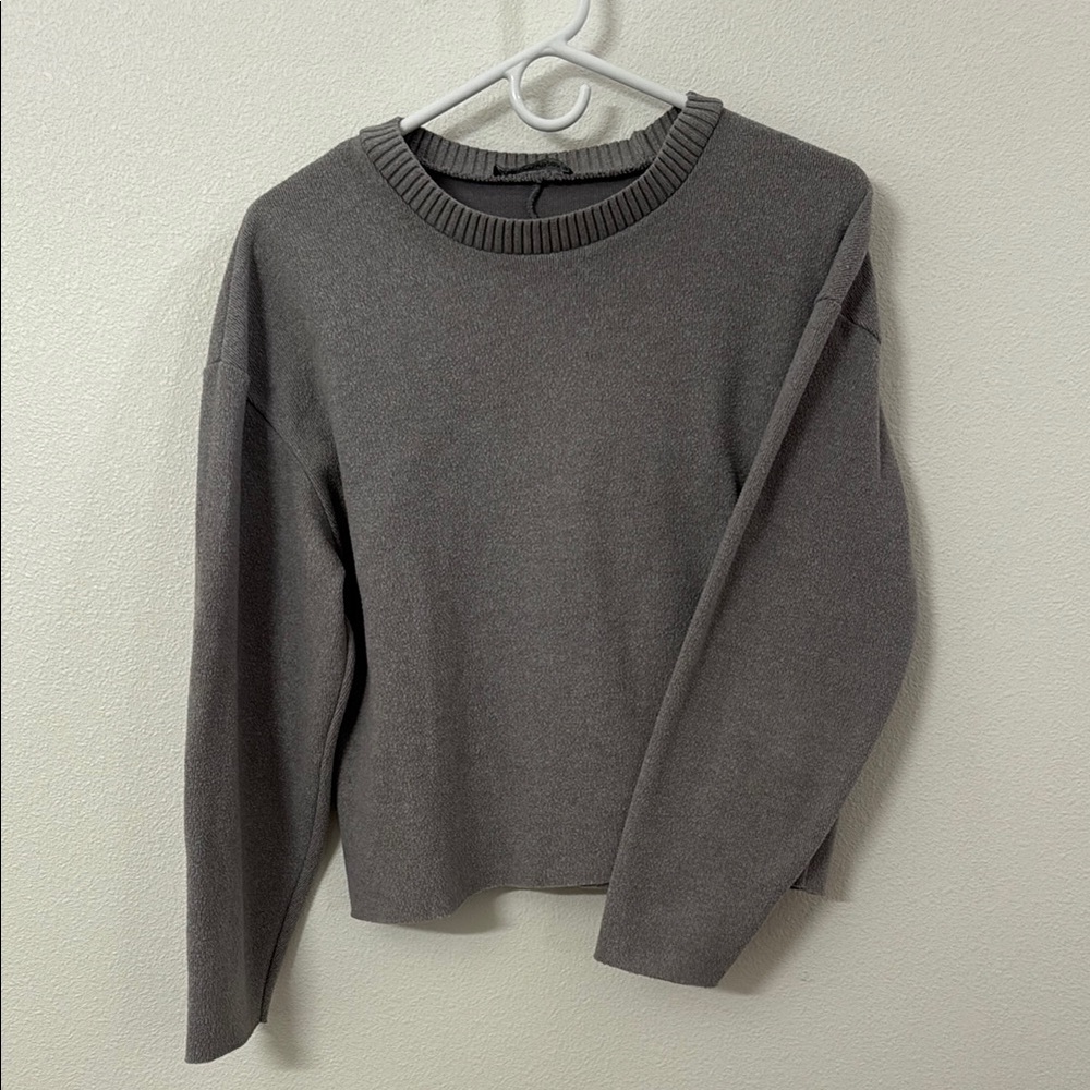 Women’s ZARA raw hem Gray Sweater